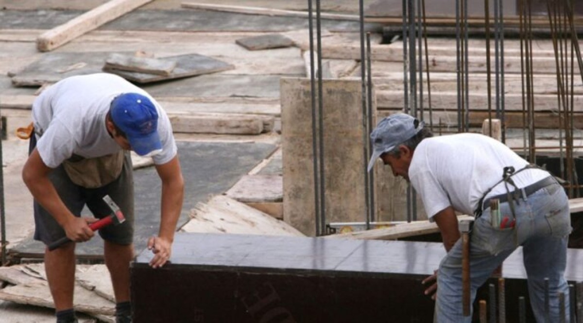 Το  κύμα καύσωνα συνεχίζεται αμείωτο, με τις θερμοκρασίες να σημειώνουν περαιτέρω άνοδο, φτάνοντας τοπικά έως και τους 43