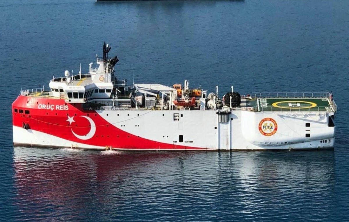 Η Τουρκία ανεβάζει κατακόρυφα τα «ντεσιμπέλ» της ενεργειακής της παρουσίας, με τον Υπουργό Ενέργειας Αλπαρσλάν Μπαϊρακτάρ να