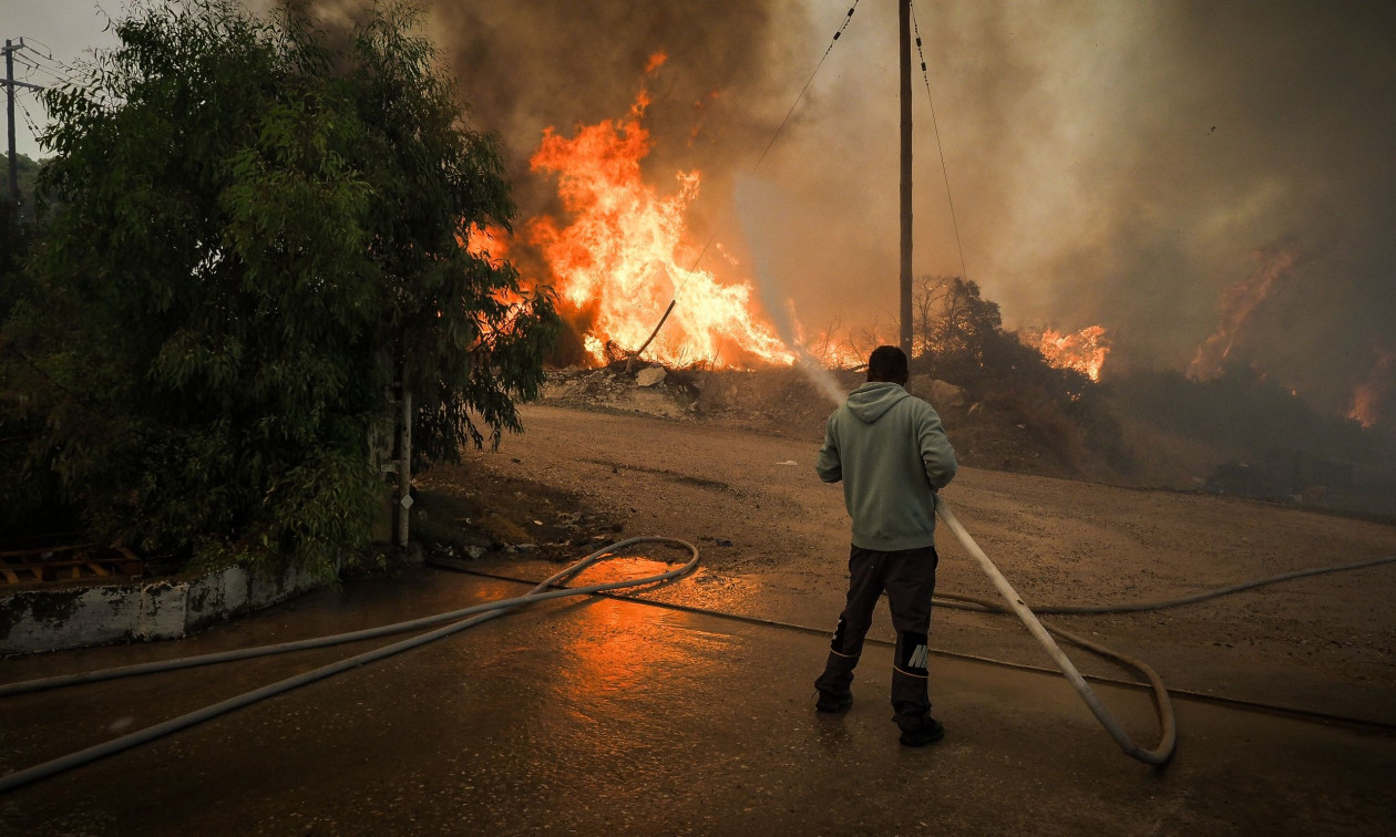 Σε κατάσταση συναγερμού βρίσκονται οι πυροσβεστικές δυνάμεις στην Εύβοια, καθώς τις τελευταίες ώρες δίνουν αδιάκοπη μάχη