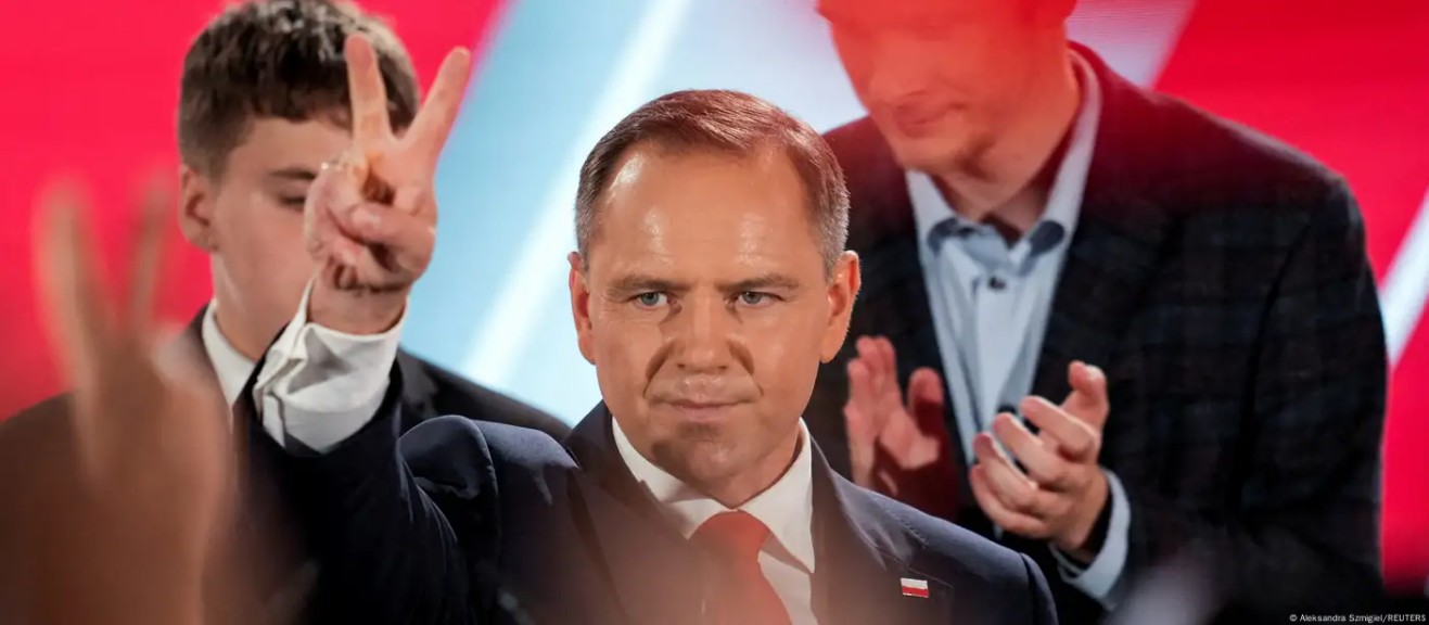 Μετωπική σύγκρουση Πολωνίας–Ουκρανίας για τα φαντάσματα του Β’ Παγκοσμίου Πολέμου: Ο νέος πρόεδρος της Πολωνίας, Κάρολ Ναβρότσκι