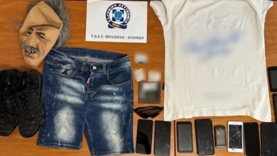 Με πρωτοφανές θράσος, ένας 30χρονος άνδρας, σε συνεργασία με 41χρονο συνεργό του, κατάφεραν να εξαπατήσουν μία γυναίκα στο Ψυχικό