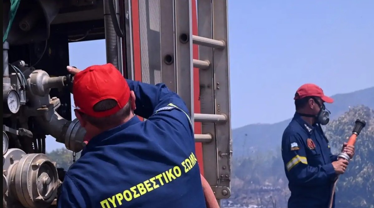 Παρά τη μικρή ανάσχεση του παρατεταμένου καύσωνα, οι υψηλές θερμοκρασίες επιμένουν, διατηρώντας σε εγρήγορση τις αρχές πολιτικής