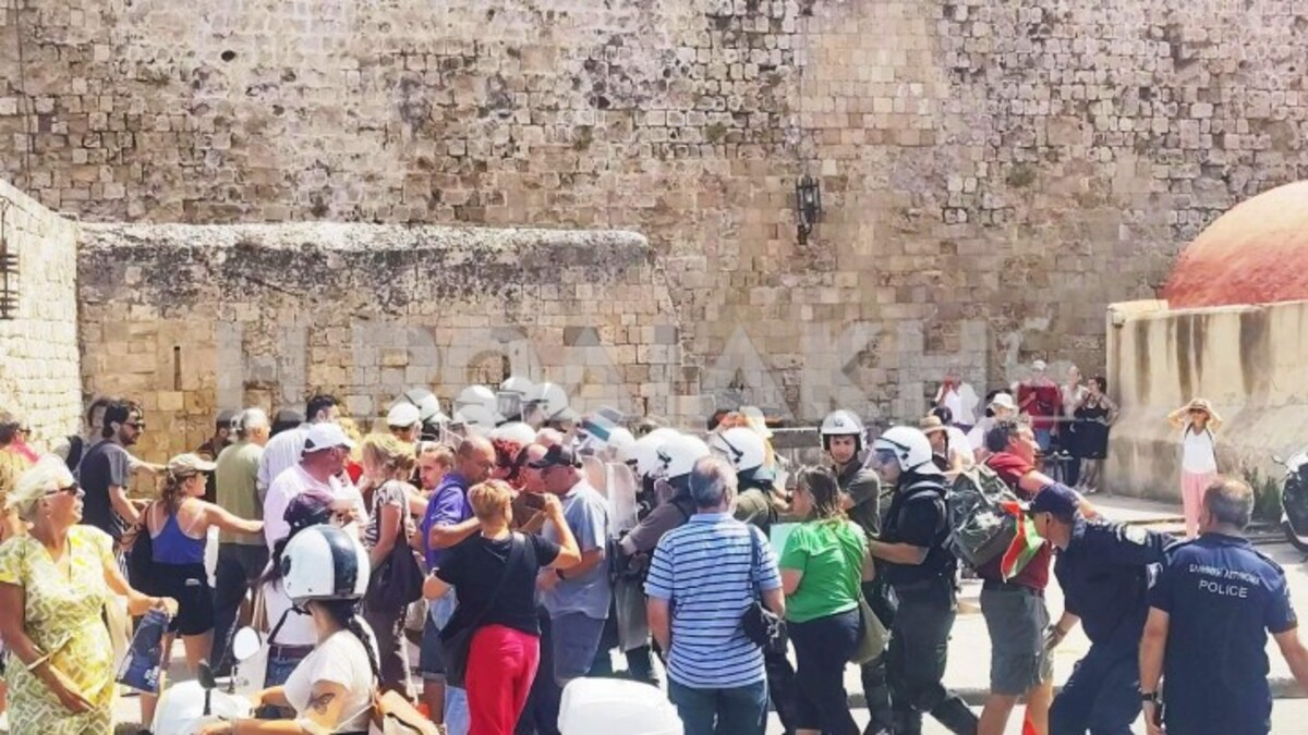 Ένταση και προσαγωγές στο λιμάνι της Ρόδου –Επιχείρησαν μπλόκο στο κρουαζιερόπλοιο με τους Ισραηλινούς τουρίστες