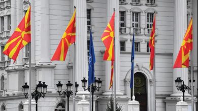 Αν, λοιπόν, καταφέρετε να εντοπίσετε μια επίσημη δήλωση ή ανακοίνωση από τον πρωθυπουργό της Βόρειας Μακεδονίας ή έστω την Πρόεδρο