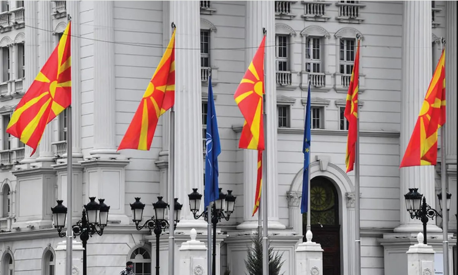 Αν, λοιπόν, καταφέρετε να εντοπίσετε μια επίσημη δήλωση ή ανακοίνωση από τον πρωθυπουργό της Βόρειας Μακεδονίας ή έστω την Πρόεδρο