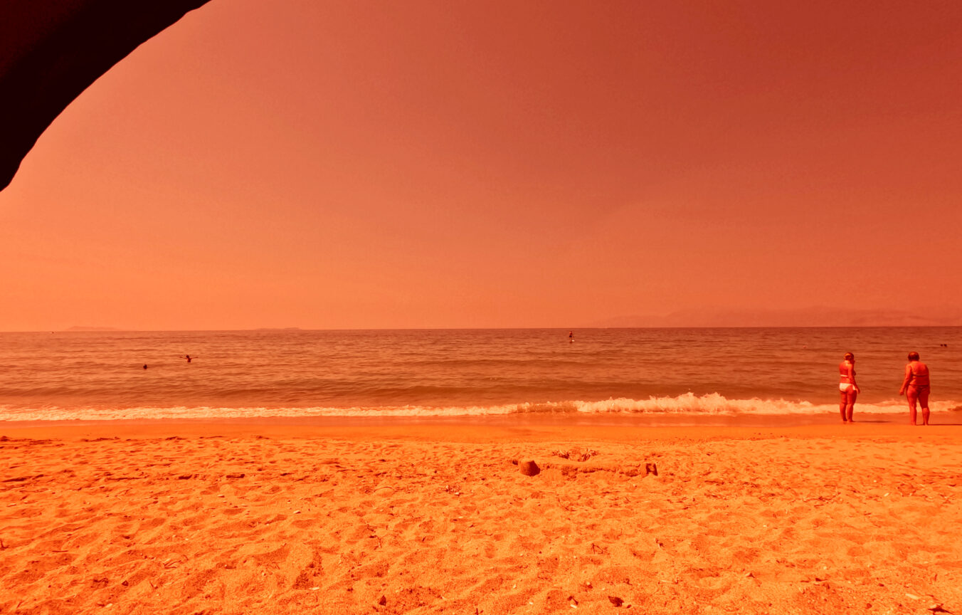 Η Ευρώπη ζει έναν από τους πιο ακραίους καύσωνες των τελευταίων ετών, με τις θερμοκρασίες να ξεπερνούν τους 40°C σε πολλές χώρες.