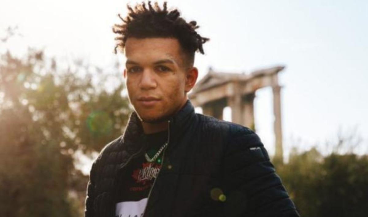 Στελέχη της ΟΠΚΕ προχώρησαν στη σύλληψη ενός πολύ γνωστού εγχώριου τράπερ και ενός φίλου του για παράβαση του νόμου περί ναρκωτικών.