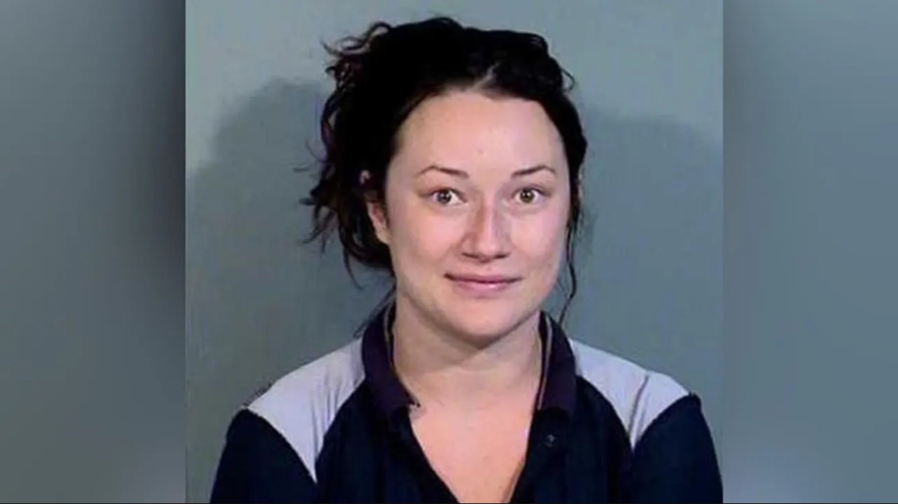 Σκηνές βγαλμένες από ταινία τρόμου αποκαλύφθηκαν στην Αριζόνα των ΗΠΑ, όταν μια γυναίκα συνελήφθη κατηγορούμενη για παρενόχληση