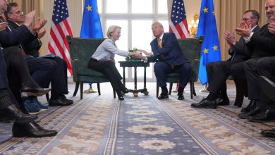 Η πρόσφατη εμπορική συμφωνία μεταξύ Ηνωμένων Πολιτειών και Ευρωπαϊκής Ένωσης, η οποία υπεγράφη στο γκολφ κλαμπ του Ντόναλντ