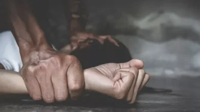 Η ελληνική αστυνομία συνέλαβε και τον τέταρτο Ρομά που συμμετείχε στον ομαδικό βιασμό της 14χρονης στον Πειραιά.