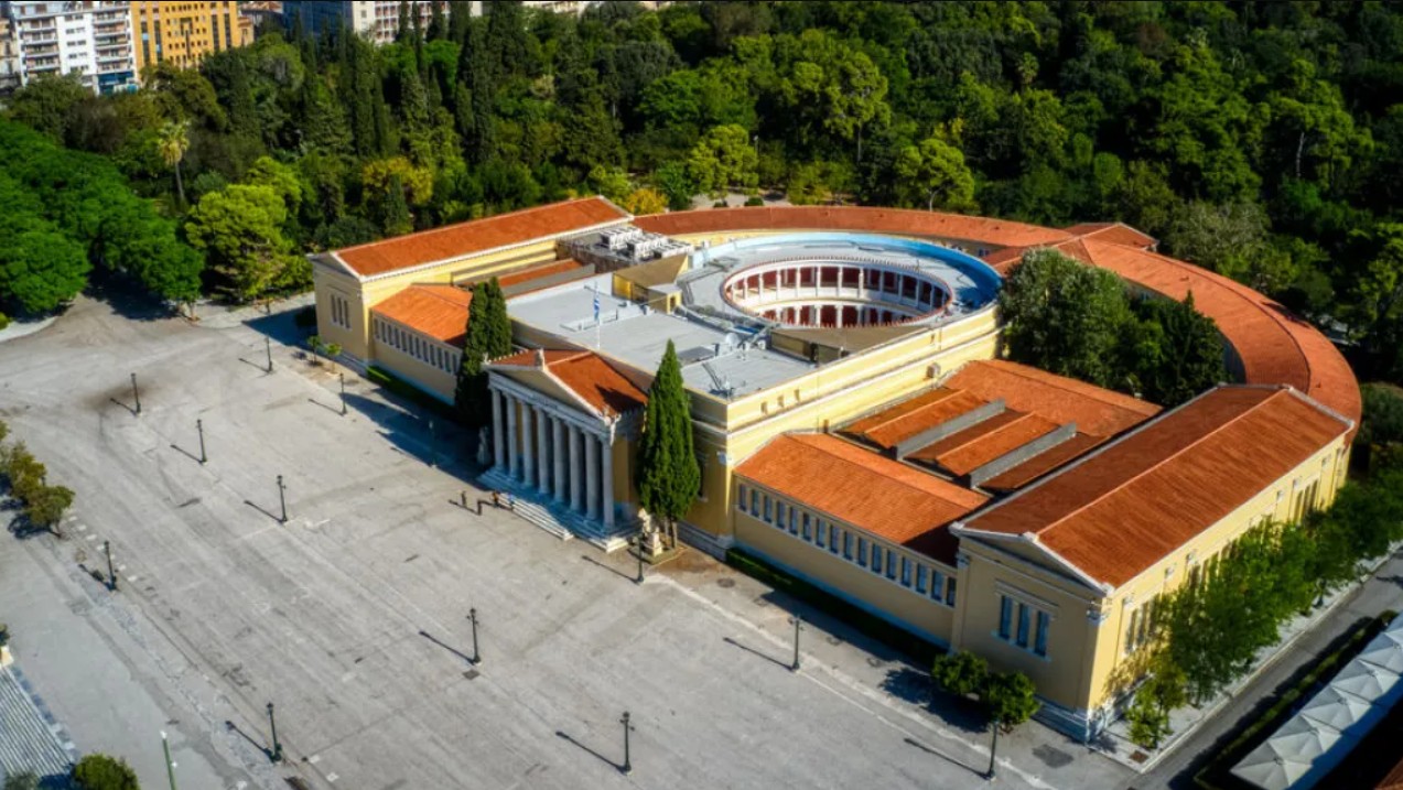 Με σοβαρά εγκαύματα στο πρόσωπο και το σώμα νοσηλεύεται στο Λαϊκό Νοσοκομείο μια 67χρονη γυναίκα, η οποία το πρωί της Τρίτης προέβη