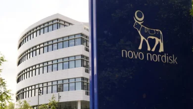 Η επιτυχία της Novo Nordisk, η οποία έφτασε στην κορυφή χάρη στα φάρμακα Ozempic και Wegovy, φαίνεται ότι δοκιμάζεται από μια