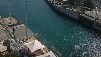 Από το βράδυ της Κυριακής (03.08.2025), η παλιά γέφυρα του Ευρίπου στη Χαλκίδα παραμένει ανοιχτή λόγω τεχνικού προβλήματος