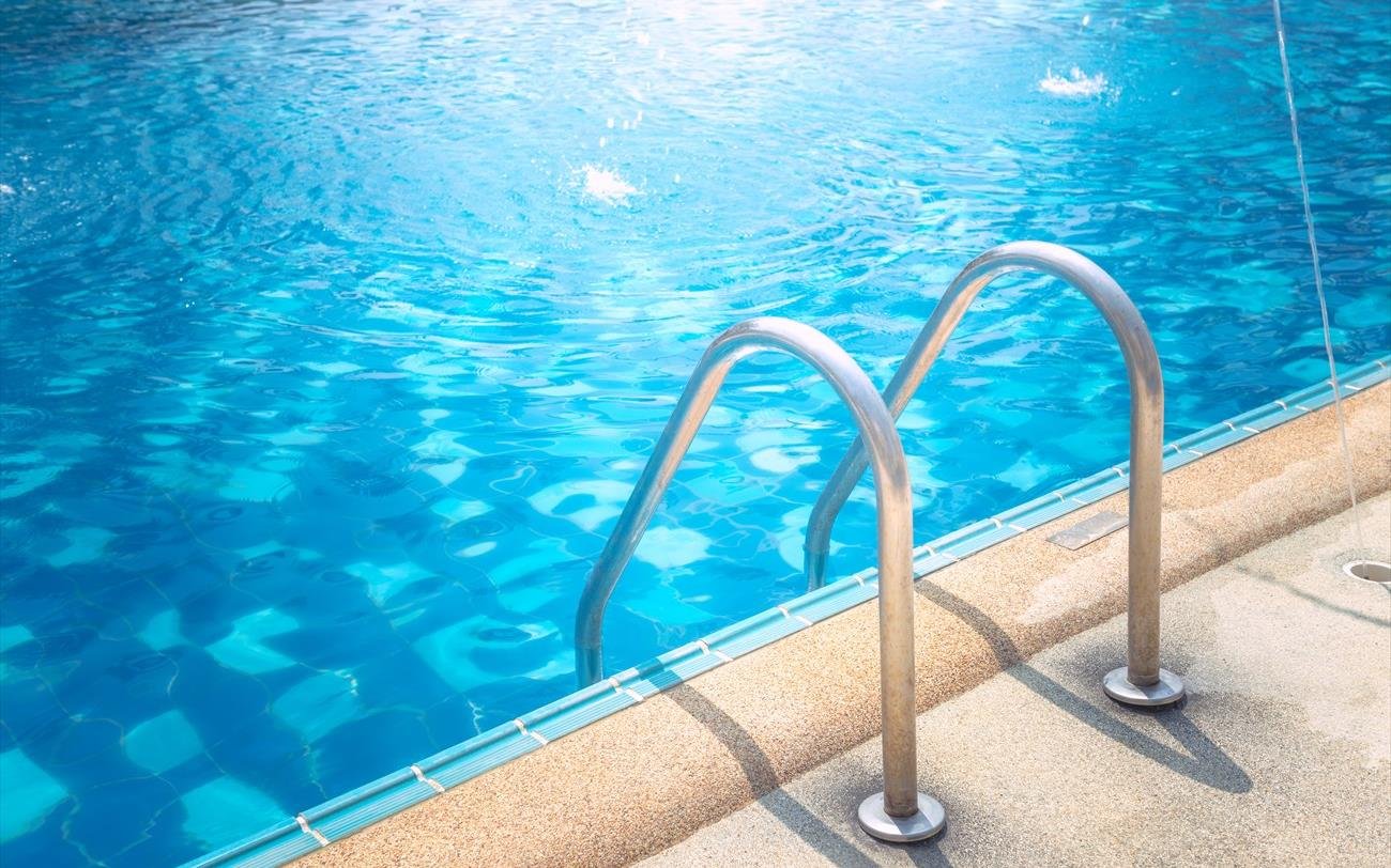 Άλλη μια σοκαριστική περίπτωση πνιγμού έλαβε χώρα σε ξενοδοχείο, αυτή τη φορά στον Ορνό της Μυκόνου, όταν δύο νεαροί Βραζιλιάνοι