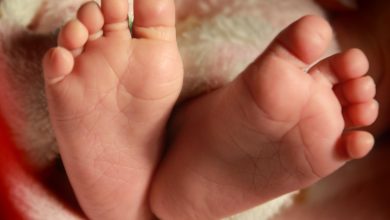 Σοκ και αποτροπιασμό προκαλεί η υπόθεση της 26χρονης νοσηλεύτριας που διώκεται για σεξουαλικές επιθέσεις σε βρέφη και παιδική