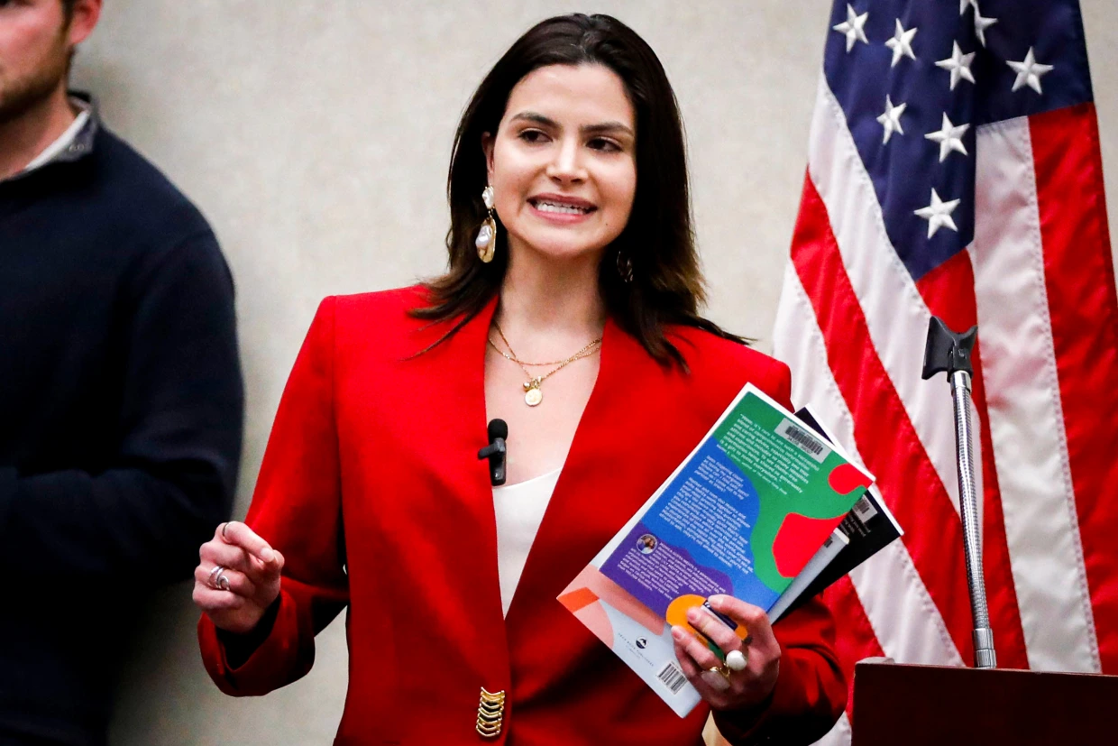 Η Βαλεντίνα Γκόμεζ, μια 25χρονη ακτιβίστρια του κινήματος MAGA, έχει προκαλέσει αντιδράσεις στις ΗΠΑ μετά την ανάρτηση ενός βίντεο