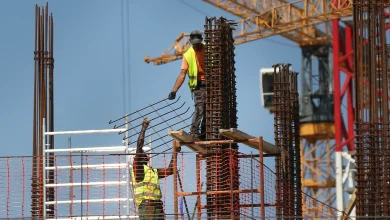 Το νέο κυβερνητικό νομοσχέδιο για την εργασία, το οποίο φέρνει περαιτέρω ευελιξία στις εργασιακές σχέσεις, τέθηκε σε δημόσια
