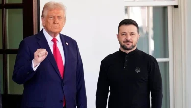 Η ανάλυση του Bloomberg αποτυπώνει με δραματικούς τόνους την κρίσιμη καμπή στην οποία βρίσκεται ο Βολοντίμιρ Ζελένσκι