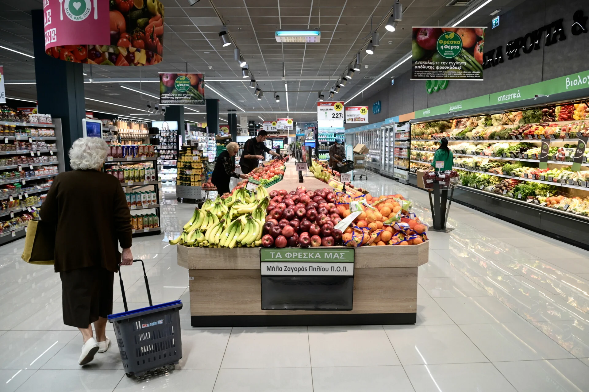 Οι Έλληνες καταναλωτές βρίσκονται αντιμέτωποι με μια ολοένα και πιο ασφυκτική πραγματικότητα. Τα νοικοκυριά αναγκάζονται