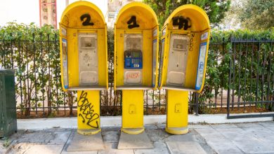 Όταν τα καρτοτηλέφωνα έφθασαν στην Ελλάδα ήταν μια μικρή επανάσταση και όλοι μας είχαμε στο πορτοφόλι μια τηλεκάρτα για να παίρνουμε τηλέφωνο