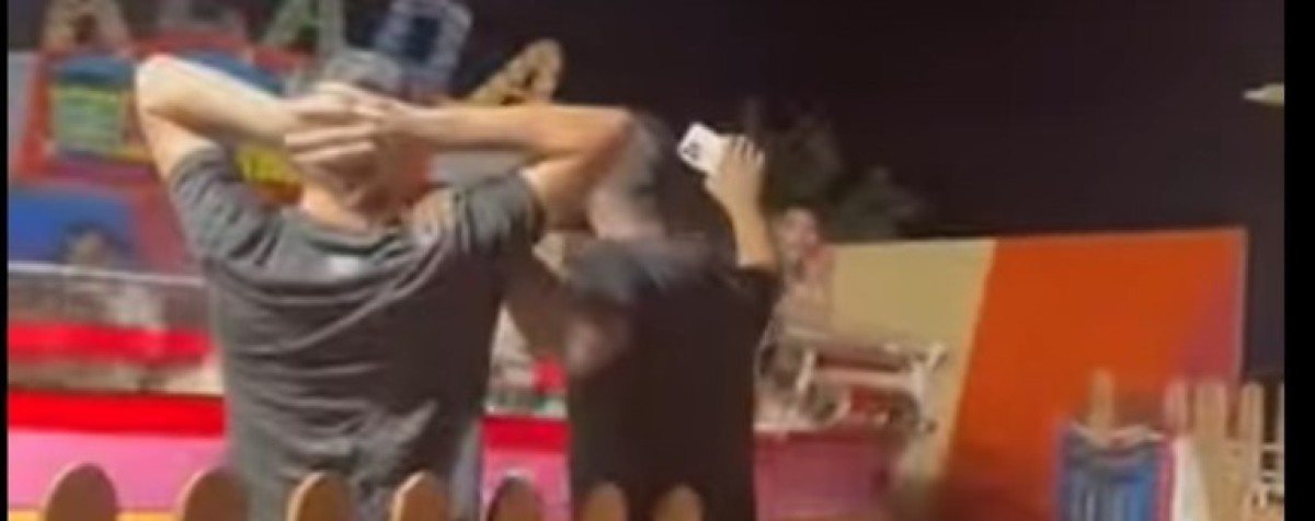 Μια βραδιά γιορτής στην Κρεμαστή της Ρόδου μετατράπηκε σε εφιάλτη, όταν τέσσερα άτομα εκσφενδονίστηκαν από το παιχνίδι «ταψί»