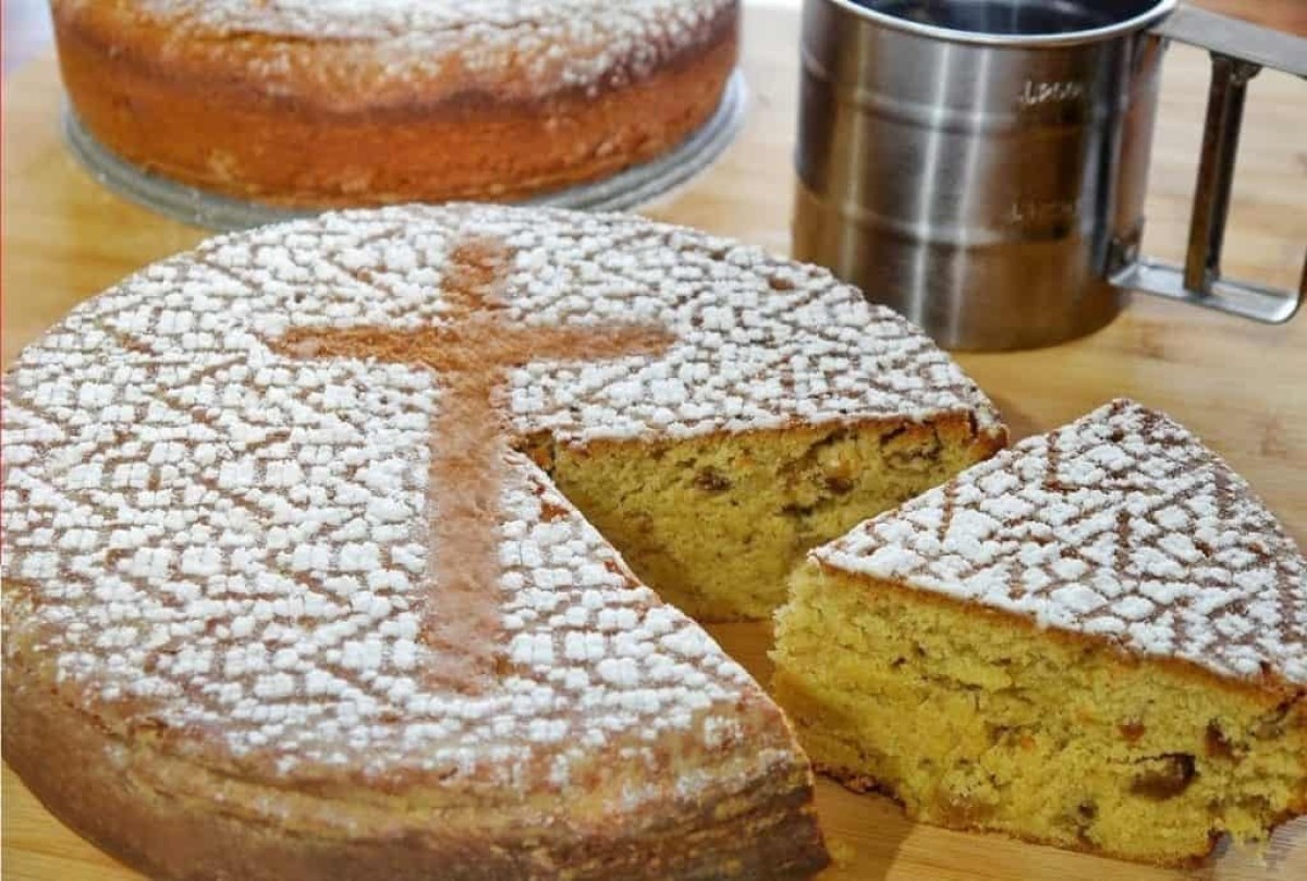 Κάθε χρόνο στις 27 Αυγούστου η ορθόδοξη εκκλησία τιμά τη μνήμη του Αγίου Φανουρίου με την φανουρόπιτα να έχει πρωταγωνιστικό ρόλο