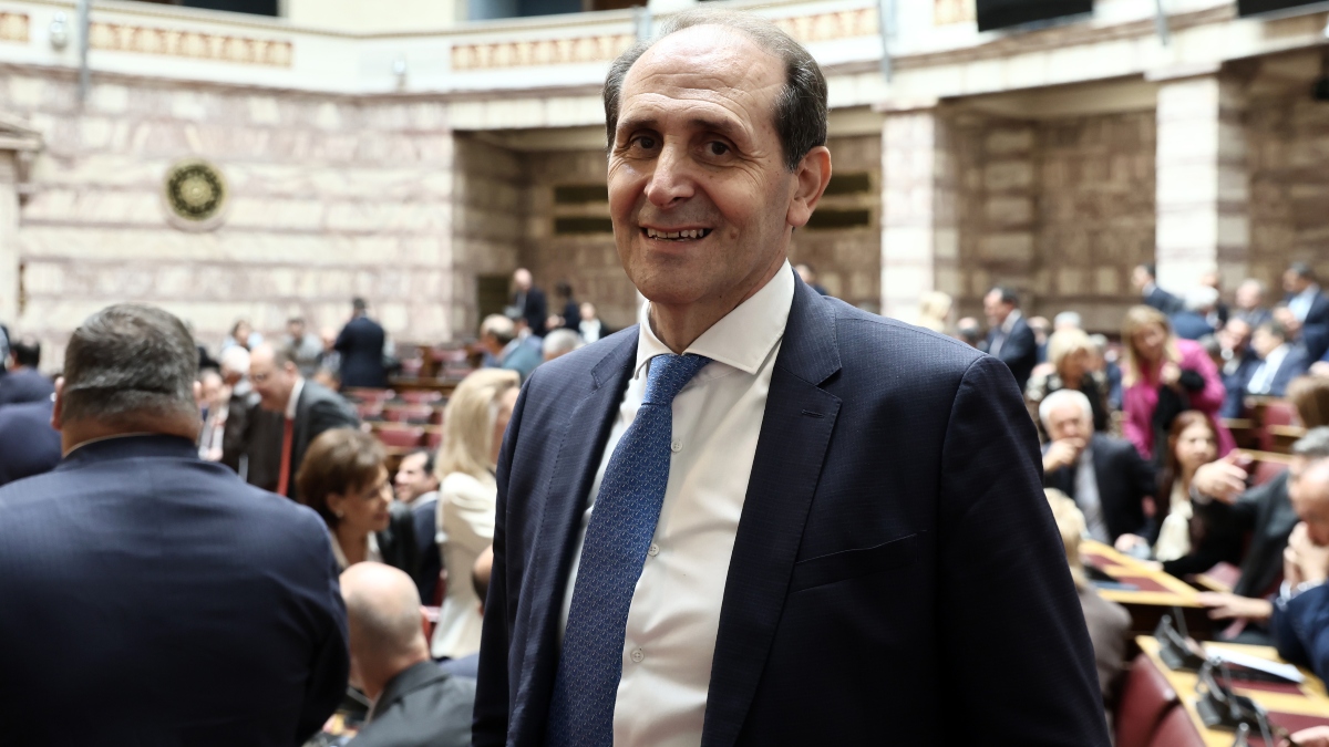 Σοκ και θλίψη προκάλεσε στον πολιτικό κόσμο και σε ολόκληρη την κοινωνία, η είδηση του θανάτου του 59χρονου Απόστολου Βεσυρόπουλου