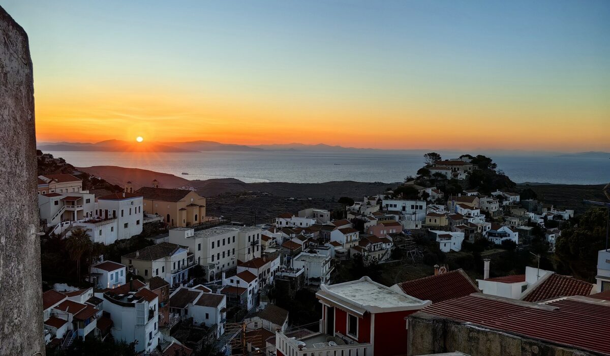 Η Τζια αντιμετωπίζει έντονη έξαρση γαστρεντερίτιδας από τα μέσα Αυγούστου, με εκατοντάδες περιστατικά να καταγράφονται καθημερινά.