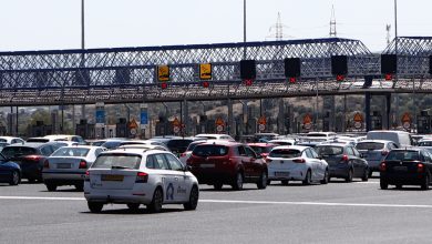 Το Σάββατο βρήκε χιλιάδες Αθηναίους στον δρόμο, καθώς οι αδειούχοι του Αυγούστου εγκαταλείπουν το κλεινόν άστυ αναζητώντας