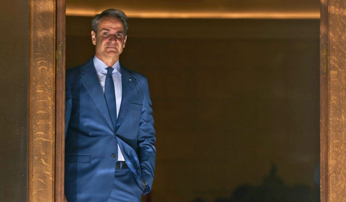 Σε πρωτοσέλιδο δημοσίευμά του, το διεθνές Politico φέρνει στο φως μία υπόθεση που, όπως σημειώνει, αγγίζει τον ίδιο τον πρωθυπουργό