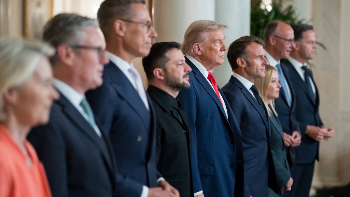 Μετά την καθοριστική συνάντηση στον Λευκό Οίκο με τον Ντόναλντ Τραμπ και κορυφαίους ευρωπαίους ηγέτες, ο Βολοντίμιρ Ζελένσκι