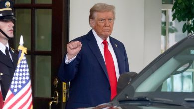 Σε μια εντυπωσιακή στροφή μέσα σε λίγες ημέρες, ο Ντόναλντ Τραμπ πέρασε από την υπόσχεση για «άμεση ειρήνη» στην Ουκρανία