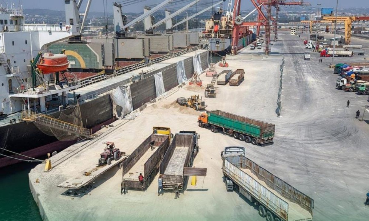 Η Άγκυρα και η Δαμασκός φαίνεται να περνούν σε μια νέα φάση πρακτικής συνεργασίας, με επίκεντρο τα λιμάνια και τις θαλάσσιες μεταφορές