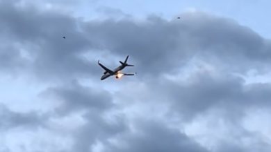 Ένα σοκαριστικό βίντεο που κυκλοφορεί στο TikTok αποτυπώνει τη στιγμή που ο κινητήρας ενός αεροσκάφους της Condor εκρήγνυται