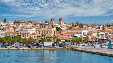 Ένα τραγικό περιστατικό συγκλονίζει την Αίγινα, καθώς μια γυναίκα έχασε τη ζωή της, επειδή το ασθενοφόρο δεν μπόρεσε να φτάσει εγκαίρως