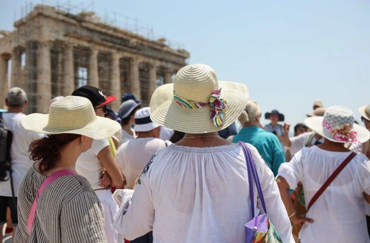 Τουρισμός: Οι τουρίστες έρχονται αλλά οι κρατήσεις και ο τζίρος πέφτουν-Τι πραγματικά συμβαίνει εν μέσω «της καλύτερης τουριστικής σεζόν της χώρας»;