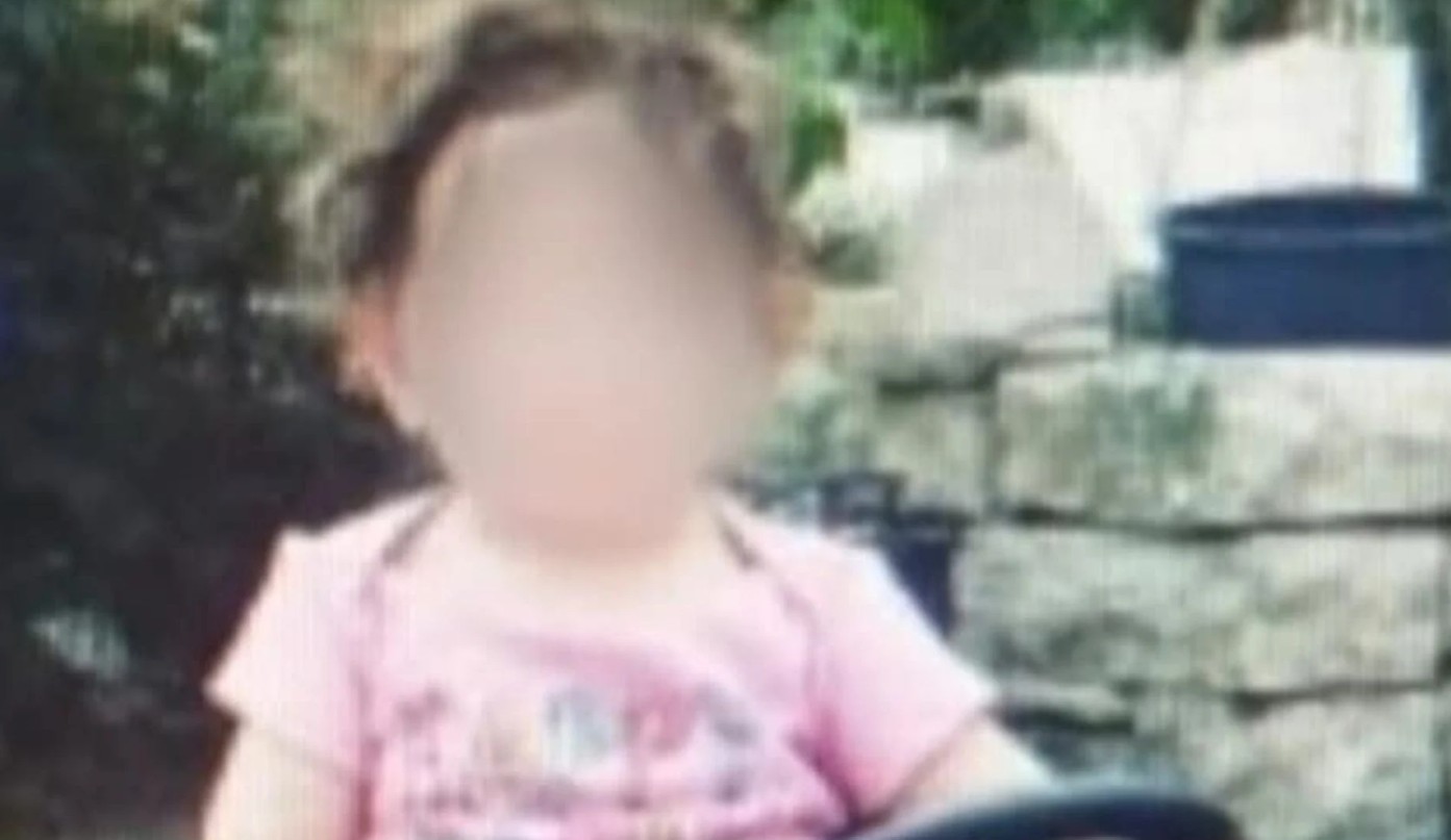 Νέα στοιχεία έρχονται στο φως για την τραγωδία που συγκλόνισε τους Παξούς, με θύμα την 4χρονη Αμέλια. Η μητέρα της, ηλικίας 29 ετών