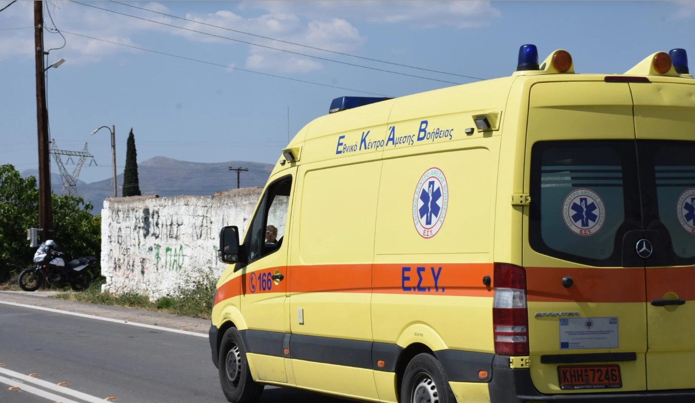 Σοκ και βαθιά θλίψη έχει προκαλέσει στην τοπική κοινωνία του Αιγίου ο ξαφνικός θάνατος μιας 62χρονης γυναίκας, η οποία ανασύρθηκε χωρίς