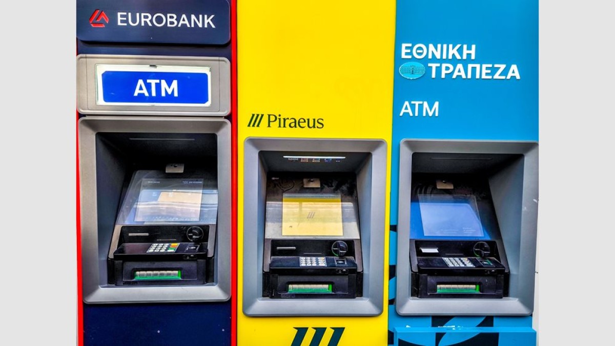 Σε ισχύ τίθεται από σήμερα σημαντική πρωτοβουλία του Υπουργείου Οικονομικών, η οποία καταργεί πλήρως τις χρεώσεις για αναλήψεις