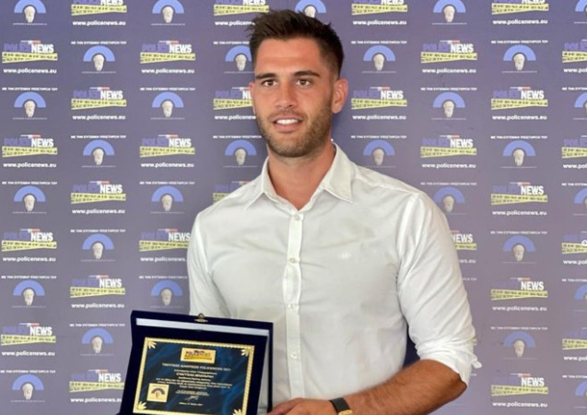 Συνεχίζονται οι έρευνες των αρχών σχετικά με την περίεργη υπόθεση που αφορά τη σύλληψη του γνωστού TikToker και πρώην αστυνομικού