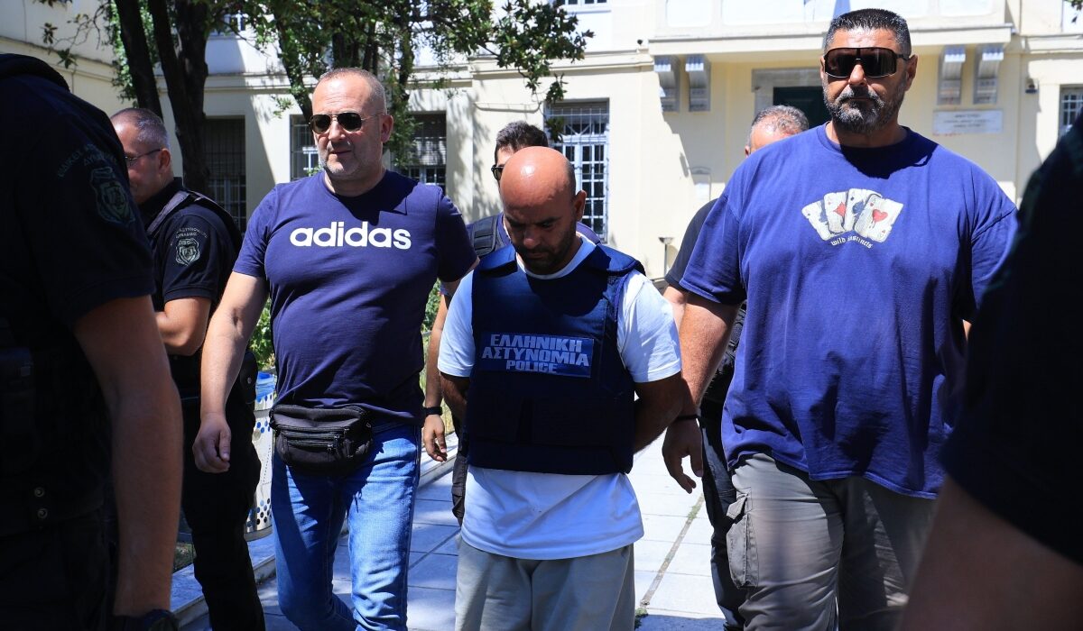 Το θανατηφόρο χτύπημα στη 36χρονη Μαριόλα ήταν στον θώρακα, σύμφωνα με την ιατροδικαστική εξέταση.Έγκλημα στο Βόλο: Mε εργαλείο ψησίματος