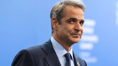 Η Ελλάδα, κάποτε λίκνο της δημοκρατίας, έχει γίνει διεθνώς περίγελος υπό την ηγεσία του Κυριάκου Μητσοτάκη, καθώς τα σκάνδαλα που συνοδεύουν