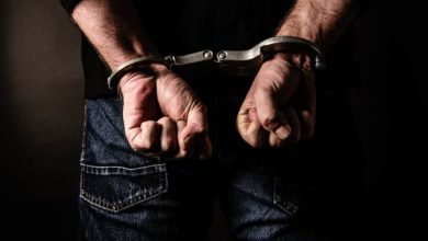 Τα ξημερώματα του Σαββάτου ένας 38χρονος, αδερφός πολύ γνωστής ξανθιάς τηλεοπτικής παρουσιάστριας, βρέθηκε αντιμέτωπος