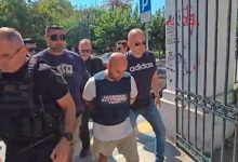 Με βήματα βαριά και το κεφάλι κατεβασμένο πέρασε το πρωί της Κυριακής το κατώφλι του εισαγγελέα ο 40χρονος Αλβανός