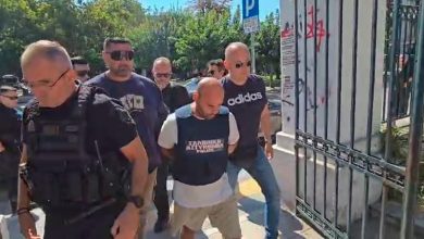 Με βήματα βαριά και το κεφάλι κατεβασμένο πέρασε το πρωί της Κυριακής το κατώφλι του εισαγγελέα ο 40χρονος Αλβανός