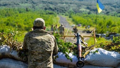 Η Ουκρανία χάνει σταθερά έδαφος στο ανατολικό μέτωπο, ενώ οι προσπάθειες διπλωματικής επίλυσης της κρίσης φαίνεται να βρίσκονται