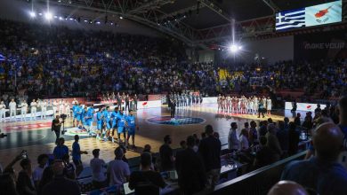 Συγκινητικές στιγμές εκτυλίχθηκαν στο κλειστό «Σπύρος Κυπριανού» στη Λεμεσό, κατά τη διάρκεια του αγώνα Κύπρου – Ελλάδας, όταν ακούστηκε