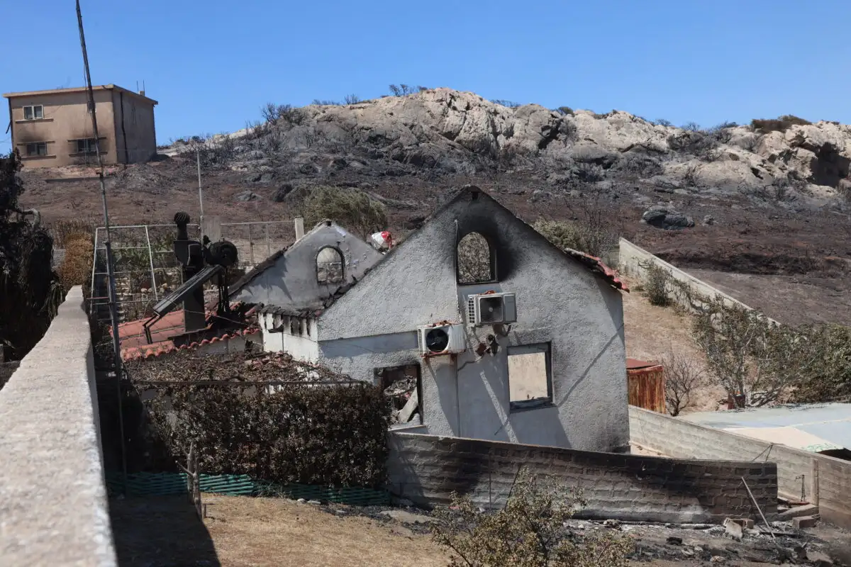 Με εντολή της εισαγγελίας, αφέθηκαν ελεύθεροι οι δύο υπάλληλοι του ΔΕΔΔΗΕ που είχαν συλληφθεί χθες (9/8) στο πλαίσιο της προανάκρισης