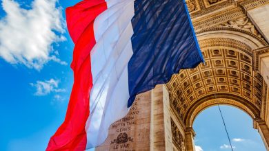 Το ισοδύναμο δύο «ελληνικών» πακέτων στήριξης μέσα σε έξι μήνες θα χρειαστεί η Γαλλία εάν η πολιτική κατάσταση ξεφύγει και οι επενδυτές