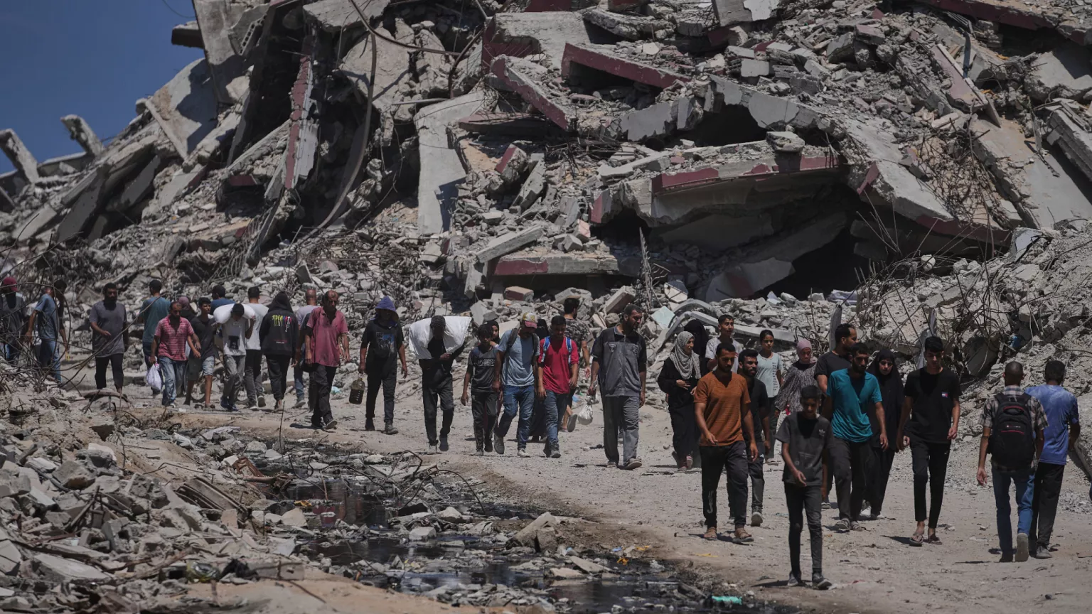 Οι ισραηλινές δυνάμεις κλιμακώνουν τις επιχειρήσεις στη Γάζα, πραγματοποιώντας σφοδρούς αεροπορικούς και χερσαίους